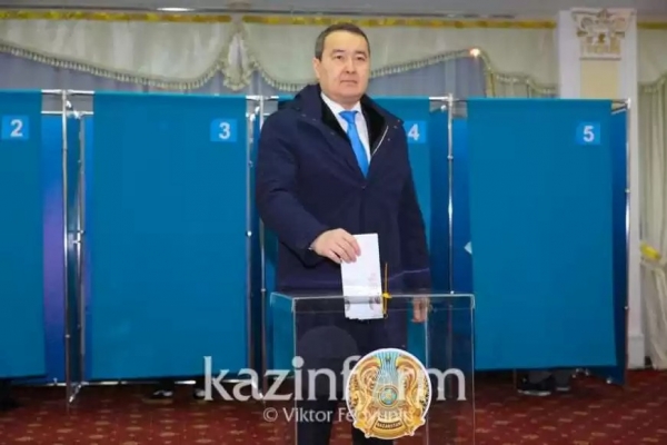 Алихан Смаилов проголосовал на выборах депутатов Мажилиса и маслихатов