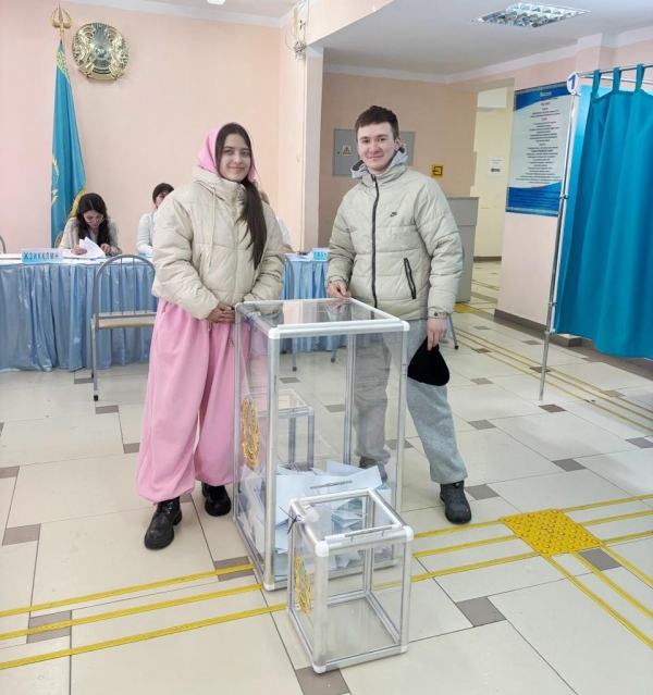 Молодая семья Хамит пришла на выборы