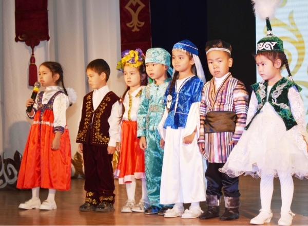 В  Районном Доме культуры прошло закрытие декады, посвященной Дню языков народа Казахстана.