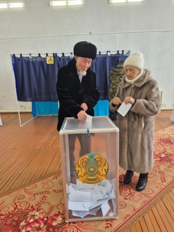 Юбиляры пришли на референдум