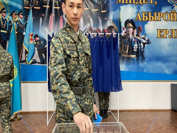 Военнослужащие Кокшетау одни из первых проголосовали на выборах депутатов мажилиса и маслихатов