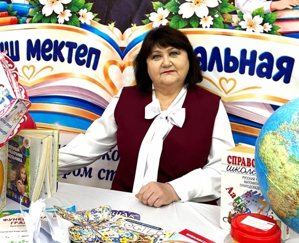 ПЕРВАЯ УЧИТЕЛЬНИЦА - ОНА  ОСТАЁТСЯ В СЕРДЦЕ НАВСЕГДА