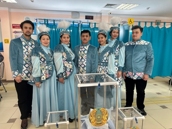 Ансамбль "Жарқайың сазы" проголосовал на своем избирательном участке